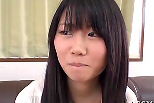活気あるリミング、二人のオリエンタル美女のために