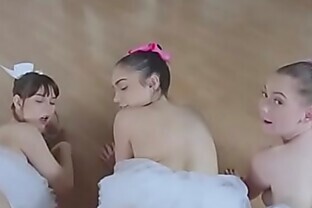 3 Winzige Ballerinas Von Hinten Gefickt!