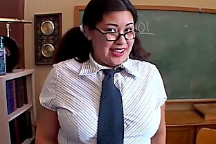 बड़ी पेट वाली और चूचियां एशियन BBW की बहुत रसीली चूत