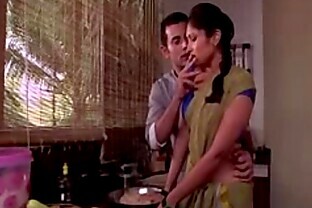 हॉट मेड ओनर से सेक्स कर रही जब पत्नी बाहर - 3 मिनट