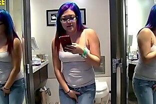 Gadis panas butuh kencing membasahi jeans spandex ketat 2018