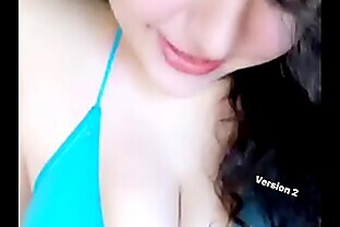 الفتاة السكسي في بيكيني أزرق