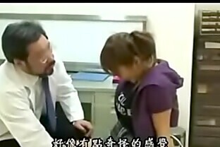 Remaja Asia Hamil Pergi ke Dokter