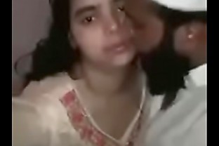 Skandal Pria Muslim Cium Gadis Muda Panas