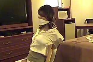 椅子绑缚视频 安詹妮特
