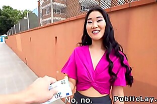 Petits Seins Asiatique Baise Inconnu en Public