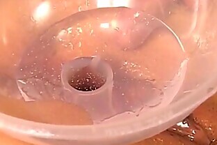कावाई युई की चूत में वाइब्रेटर और कांच 10 मिनट