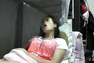 Ragazza Asiatica Camera Nascosta Masturbazione in Camera da Letto