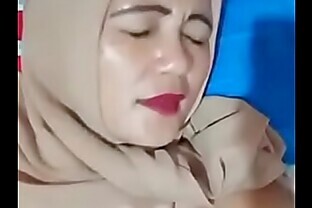 Muncrat Sampai Mata Berpaling